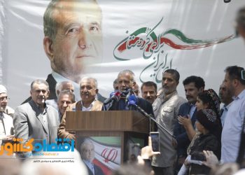 مسعود پزشکیان نامزد چهاردهمین دوره انتخابات ریاست جمهوری امروز با سفر به سنندج ، مورد استقبال حامیان خود قرار گرفت